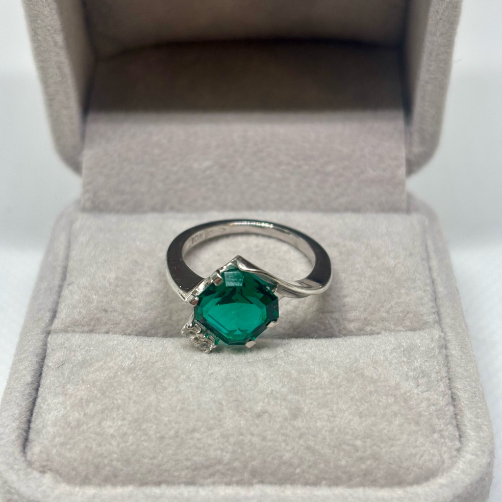 10k White Gold Emerald Ring, Size 5